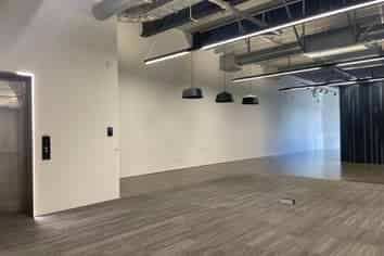 Standout High-stud Office Space