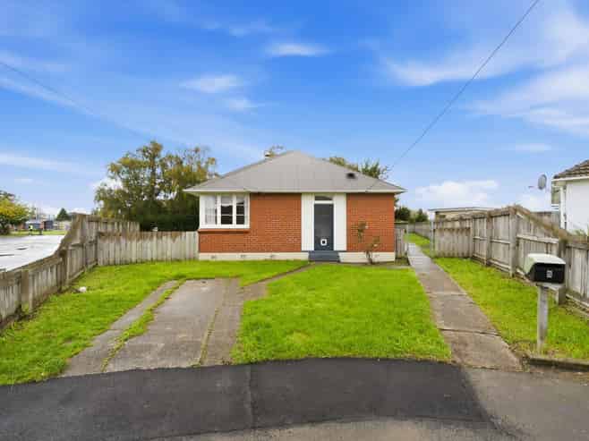 5 Gretna Place , Mosgiel