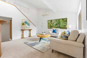 2/24 Wisteria Way, Mairangi Bay