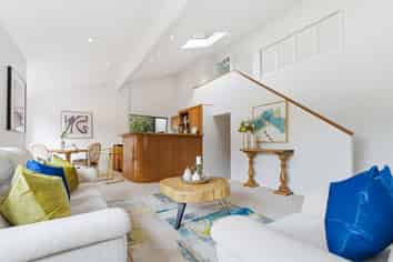 2/24 Wisteria Way, Mairangi Bay