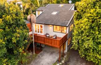 2/24 Wisteria Way, Mairangi Bay