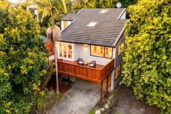2/24 Wisteria Way, Mairangi Bay