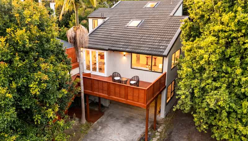 2/24 Wisteria Way, Mairangi Bay