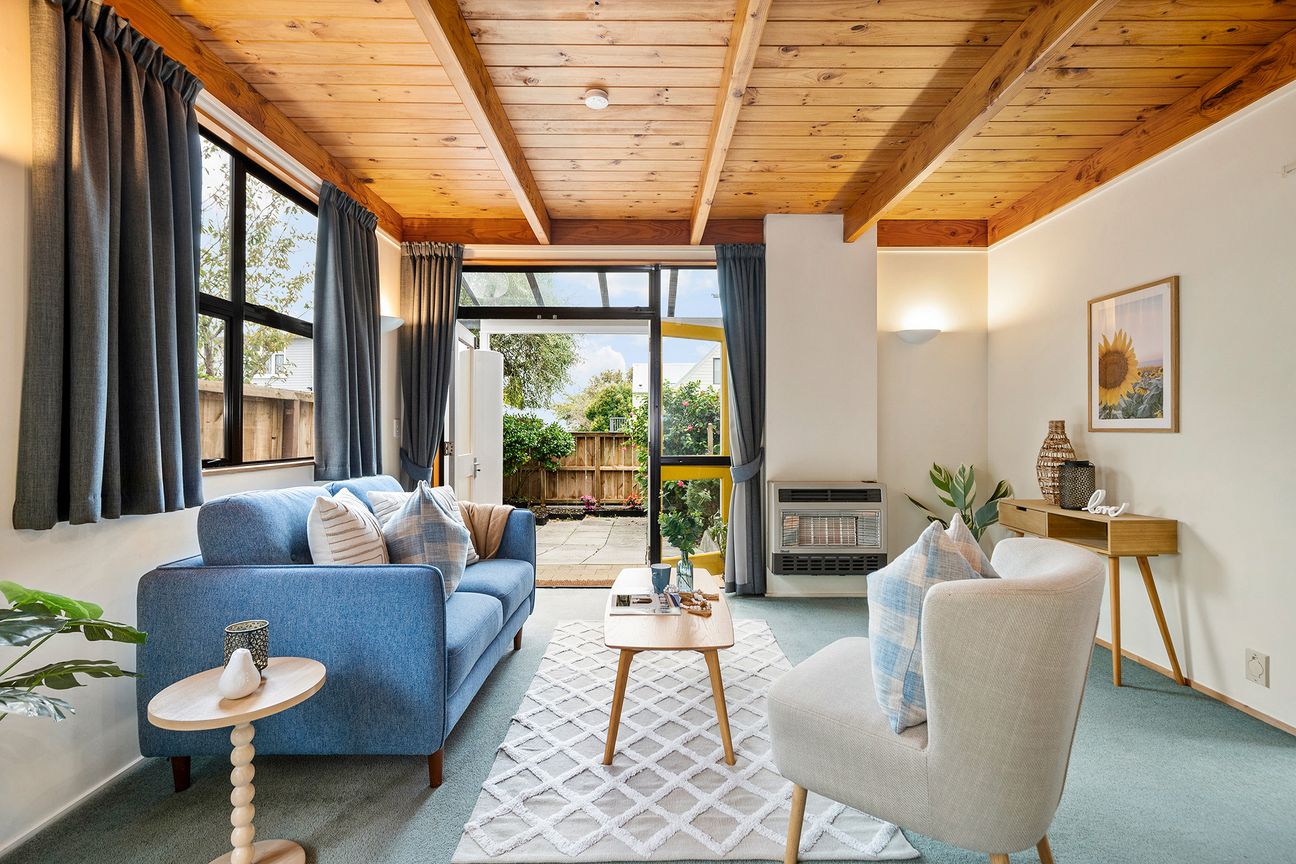 JUST PERFECT IN THE HEART OF THORNDON! – pohled 2