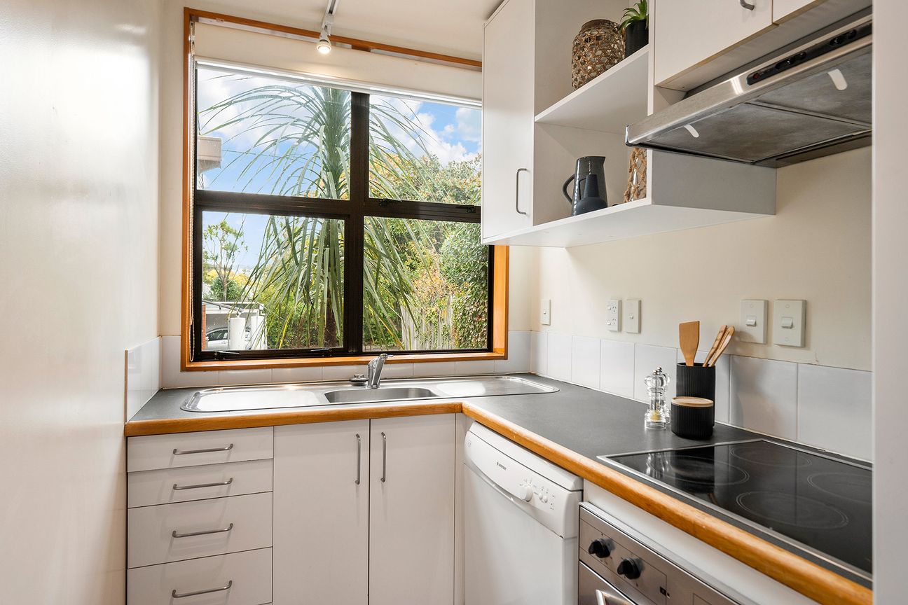 JUST PERFECT IN THE HEART OF THORNDON! – pohled 6