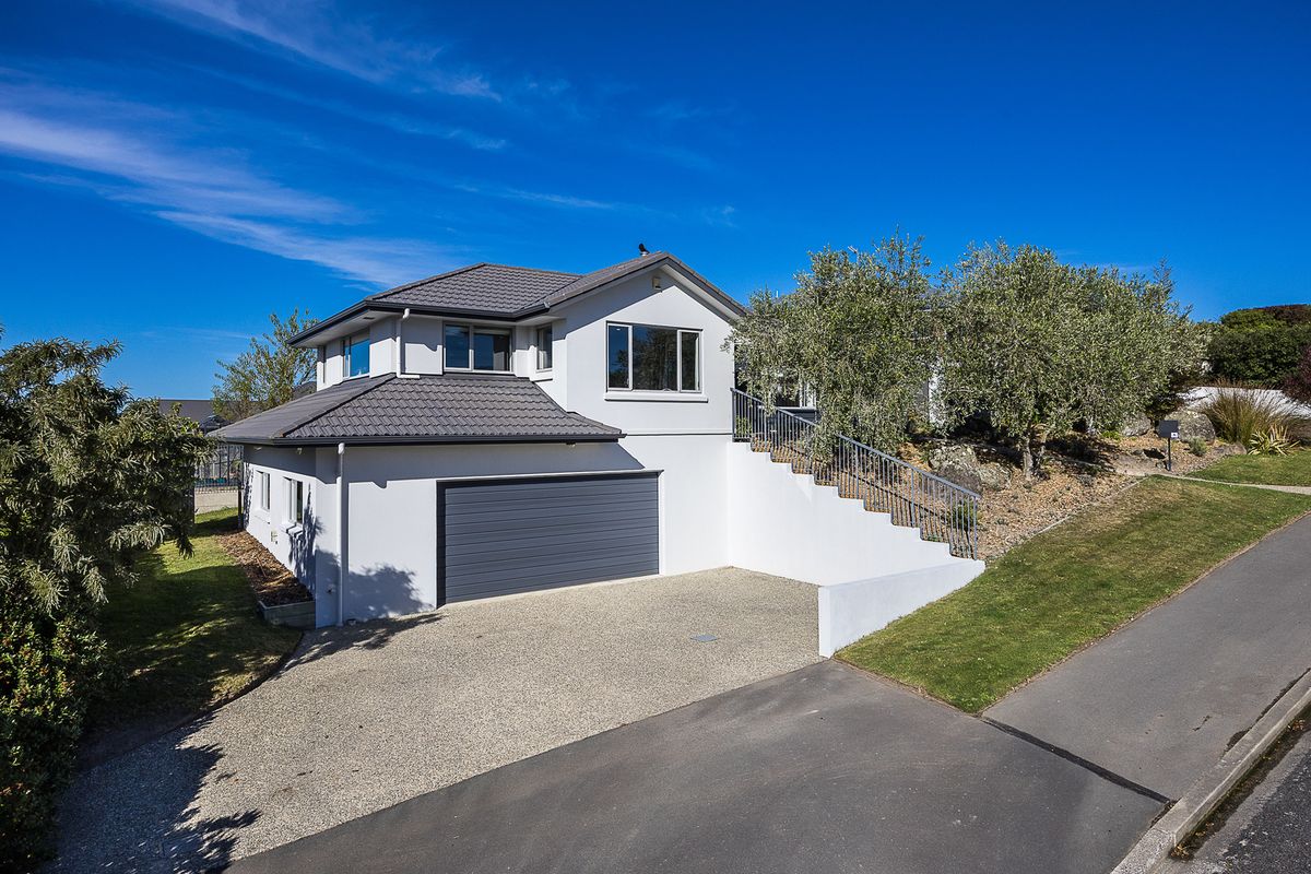 Elevated Family Home with Sun, Space & Views, Fairfield