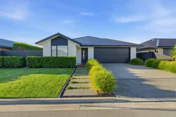 71 Sunline Avenue, Lincoln