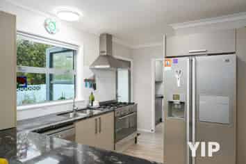 5 Hallewell Crescent, Johnsonville