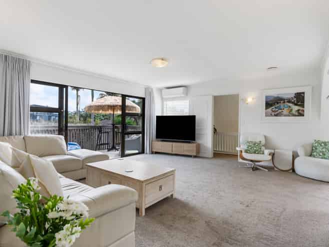 2/3 Whitby Crescent, Mairangi Bay