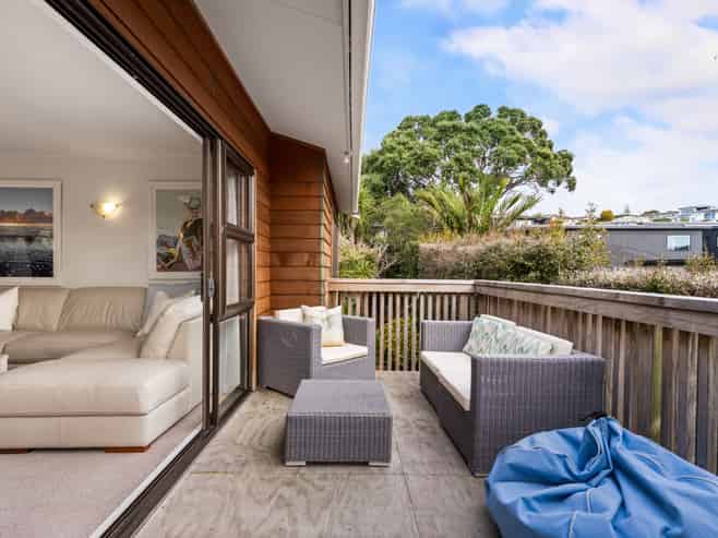 2/3 Whitby Crescent, Mairangi Bay
