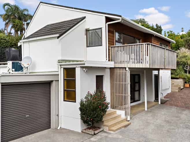 2/3 Whitby Crescent, Mairangi Bay