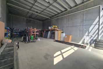 Ideal Tradies Lock-up