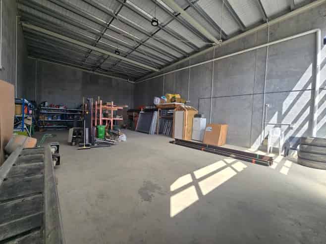 Ideal Tradies Lock-up