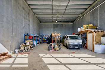 Ideal Tradies Lock-up