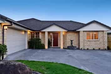 6 Rosewood Court, Huntington