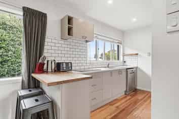 193 Sunset Road, Mangakakahi