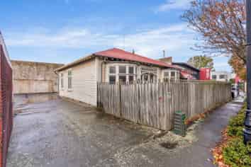 316 Wilsons Road North, Waltham