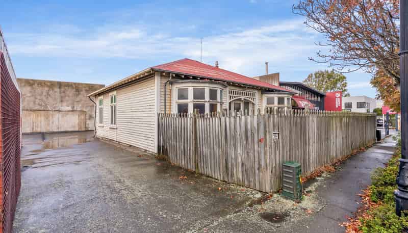 316 Wilsons Road North, Waltham