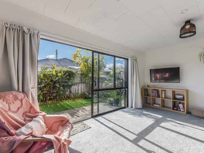 2/42a Songer Street, Stoke