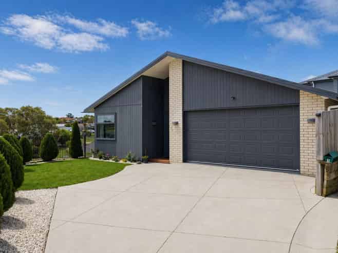 1 Sapling Lane, Glenview