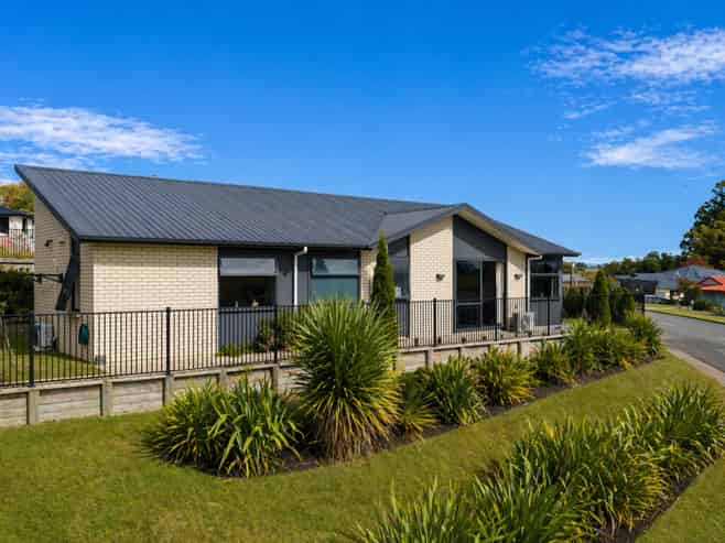 1 Sapling Lane, Glenview