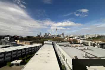 FREEMANS BAY OFFICE WITH VIEWS
