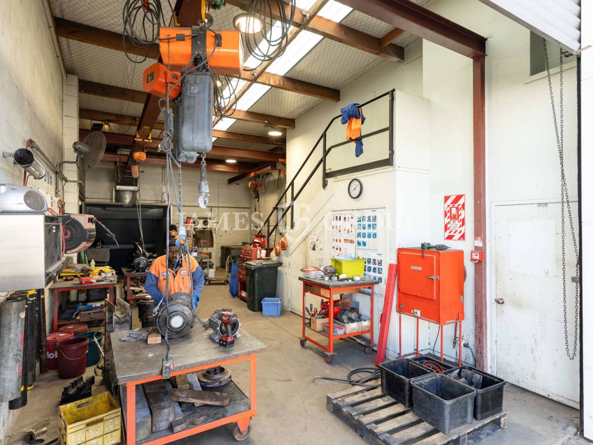 Gantry Crane-Equipped Unit in Prime Wiri Location - Ansicht 4