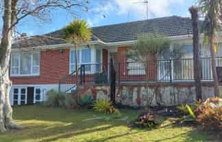 72 Tiriroa Ave, Te Atatu South