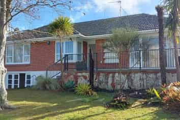 72 Tiriroa Ave, Te Atatu South