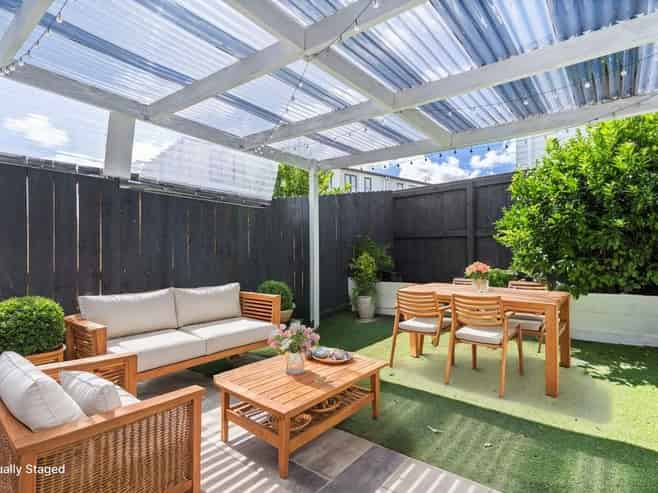 5 Saddleback Crescent, Papakura