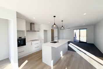 11 Robson Drive, Lincoln