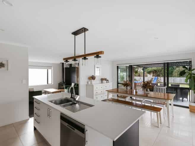 15 Clover Lane, Pyes Pa