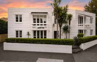 2/2 Herne Bay Road, Herne Bay