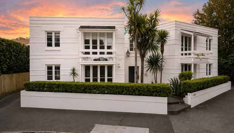 2/2 Herne Bay Road, Herne Bay