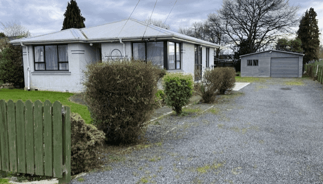 22 Constitution Avenue, Milton