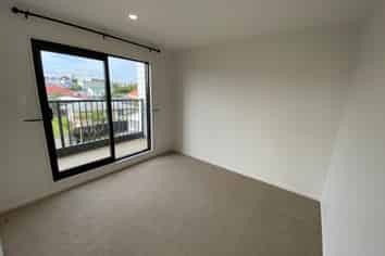 1/4052 Great North Road, Glen Eden