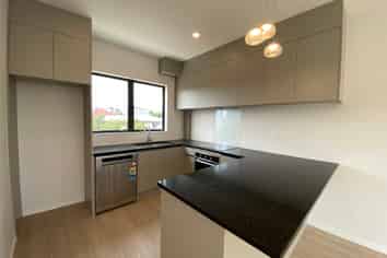 1/4052 Great North Road, Glen Eden