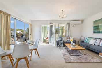 1/137 Centreway Road, Orewa