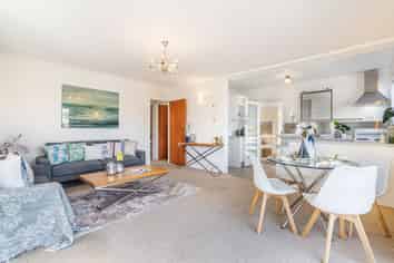 1/137 Centreway Road, Orewa