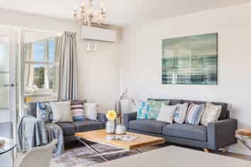 1/137 Centreway Road, Orewa