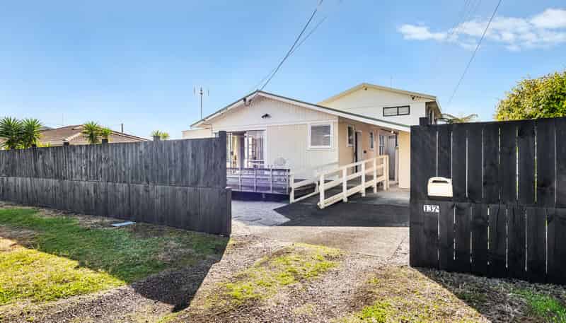 1/137 Centreway Road, Orewa