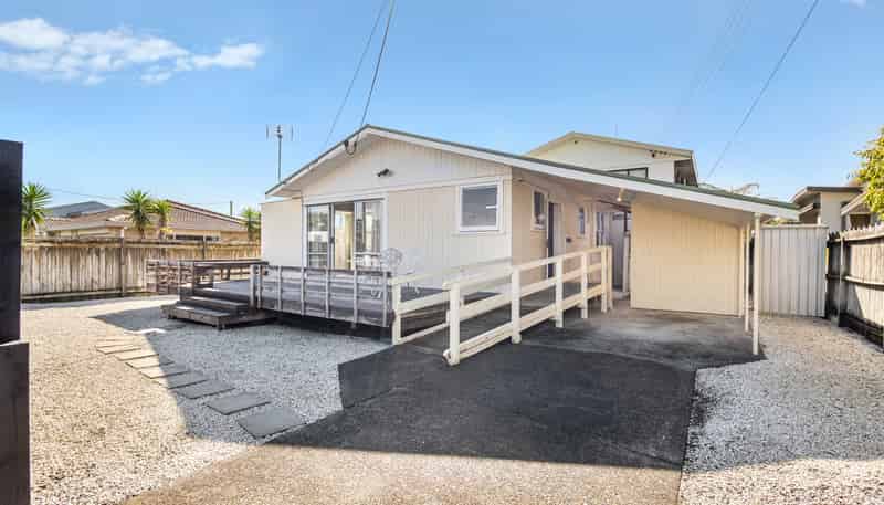 1/137 Centreway Road, Orewa