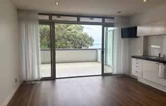 7/6 Beach Front Lane, Browns Bay
