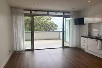 7/6 Beach Front Lane, Browns Bay