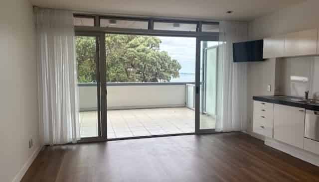 7/6 Beach Front Lane, Browns Bay