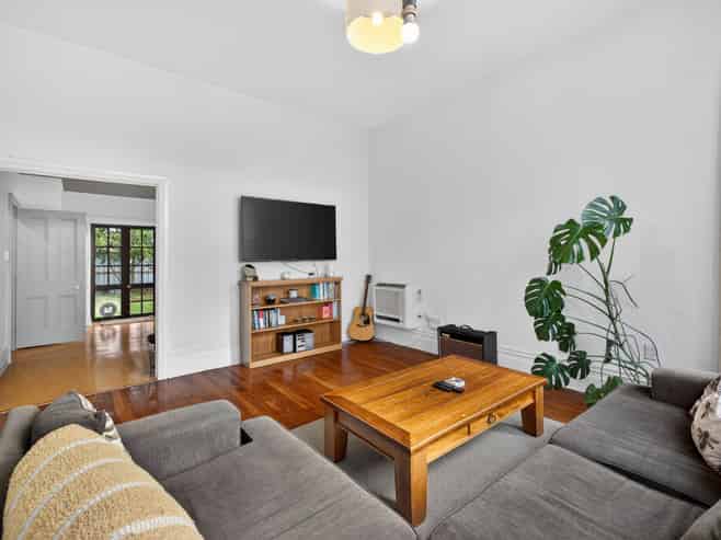 672 Worcester Street, Linwood