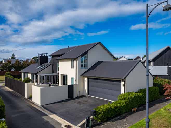 18 Millpond Place, Parklands