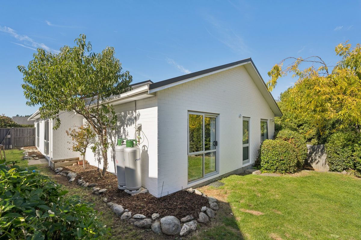 Dual Living • Mountain Views • Income Potential - Ansicht 3