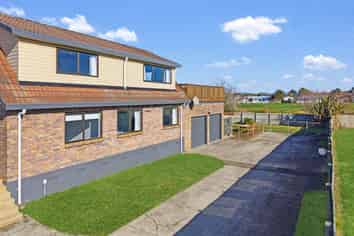 50C Robinson Avenue, Holdens Bay