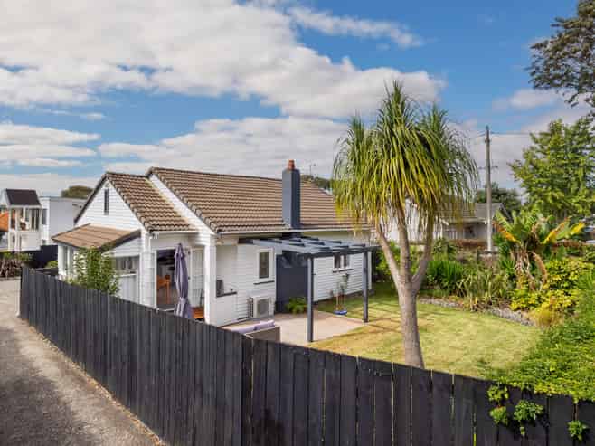 9 Lynwood Road, New Lynn